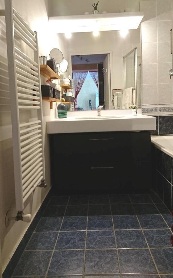 Cosy Appart - Balcon, Parking, Spacieux T2 - Proche Eurexpo Stade Сен-Приест Экстерьер фото